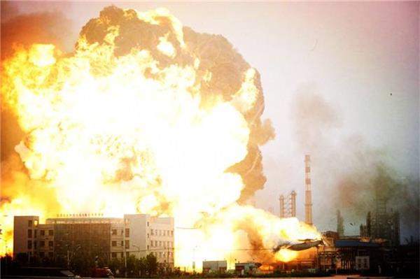 j9国际厅电缆快讯－包头一小区电缆屡次爆炸没人管！